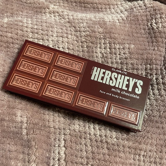 Glamlite Hershey’s Milk Chocolate Face & Body Bronzer - Picture 3 of 7